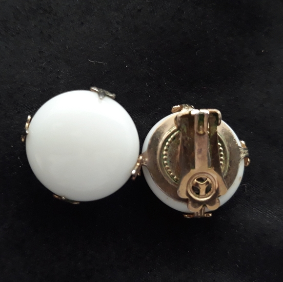 Vtg Art Deco White Milk Glass Button Clip On Earrings - Picture 2 of 8